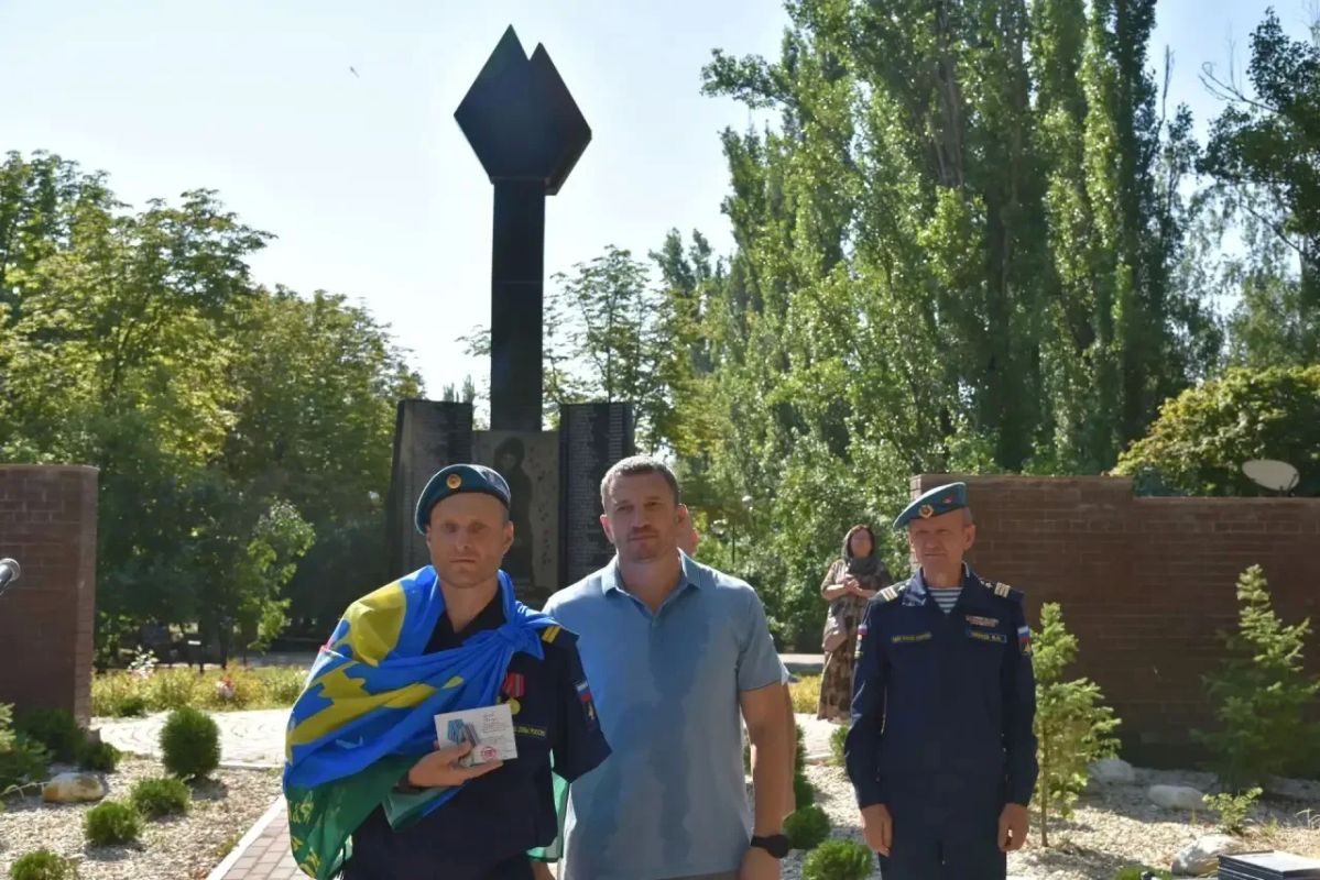 В Балаково состоялись памятные и торжественные мероприятия, приуроченные к 96-й годовщине со дня образования Воздушно-десантных войск Российской Федерации В Балаково состоялись памятные и торжественные мероприятия, приуроченные к 96-й годовщине со дня образования Воздушно-десантных войск Российской Федерации