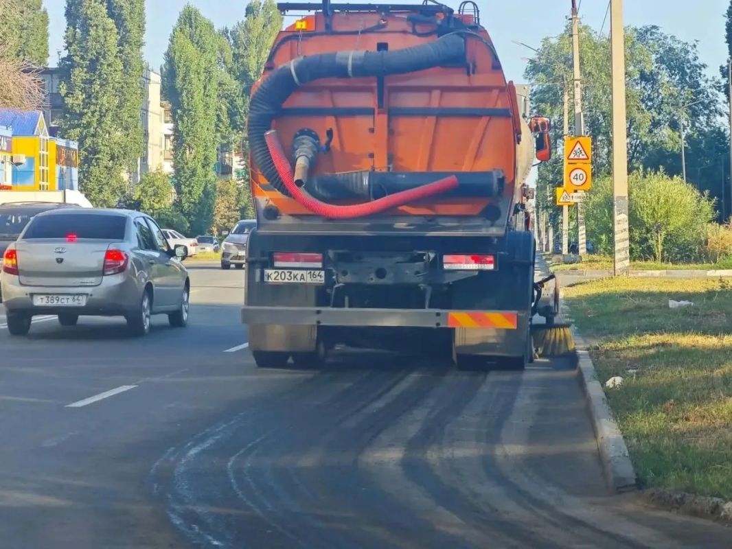 С раннего утра сотрудники «Комбината благоустройства» приступили к выполнению плановых работ по наведению порядка и благоустройству городских территорий С раннего утра сотрудники «Комбината благоустройства» приступили к выполнению плановых работ по наведению порядка и благоустройству городских территорий