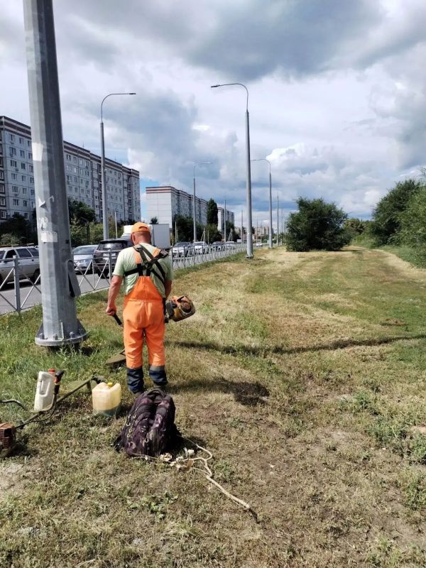 С раннего утра сотрудники «Комбината благоустройства» приступили к выполнению плановых работ по наведению порядка и благоустройству городских территорий С раннего утра сотрудники «Комбината благоустройства» приступили к выполнению плановых работ по наведению порядка и благоустройству городских территорий
