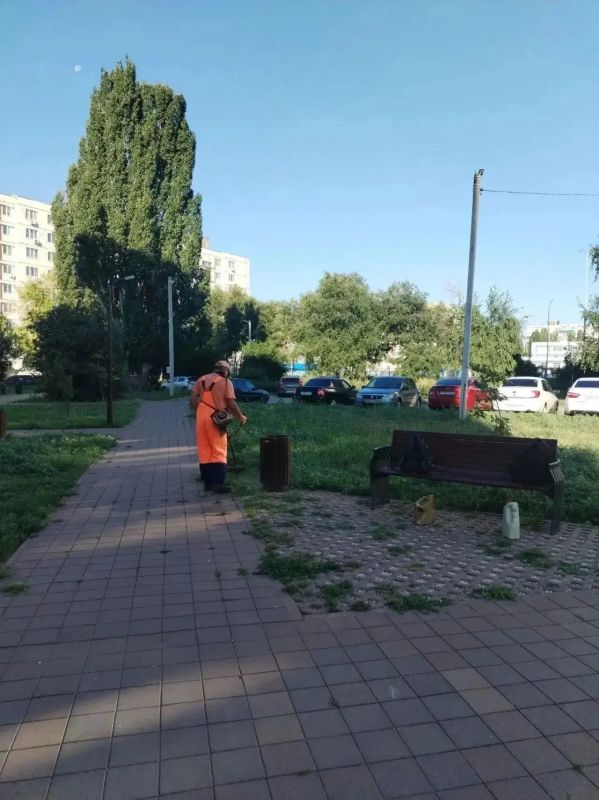С раннего утра сотрудники «Комбината благоустройства» приступили к выполнению плановых работ по наведению порядка и благоустройству городских территорий С раннего утра сотрудники «Комбината благоустройства» приступили к выполнению плановых работ по наведению порядка и благоустройству городских территорий