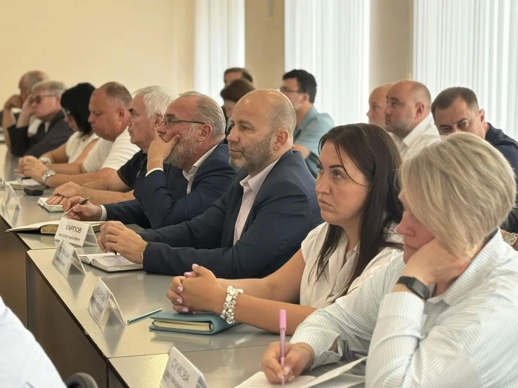 Традиционно на заседании штаба по благоустройству рассмотрели текущие задачи по наведению порядка на городских и сельских территориях, а также наметили планы на ближайшую перспективу Традиционно на заседании штаба по благоустройству рассмотрели текущие задачи по наведению порядка на городских и сельских территориях, а также наметили планы на ближайшую перспективу