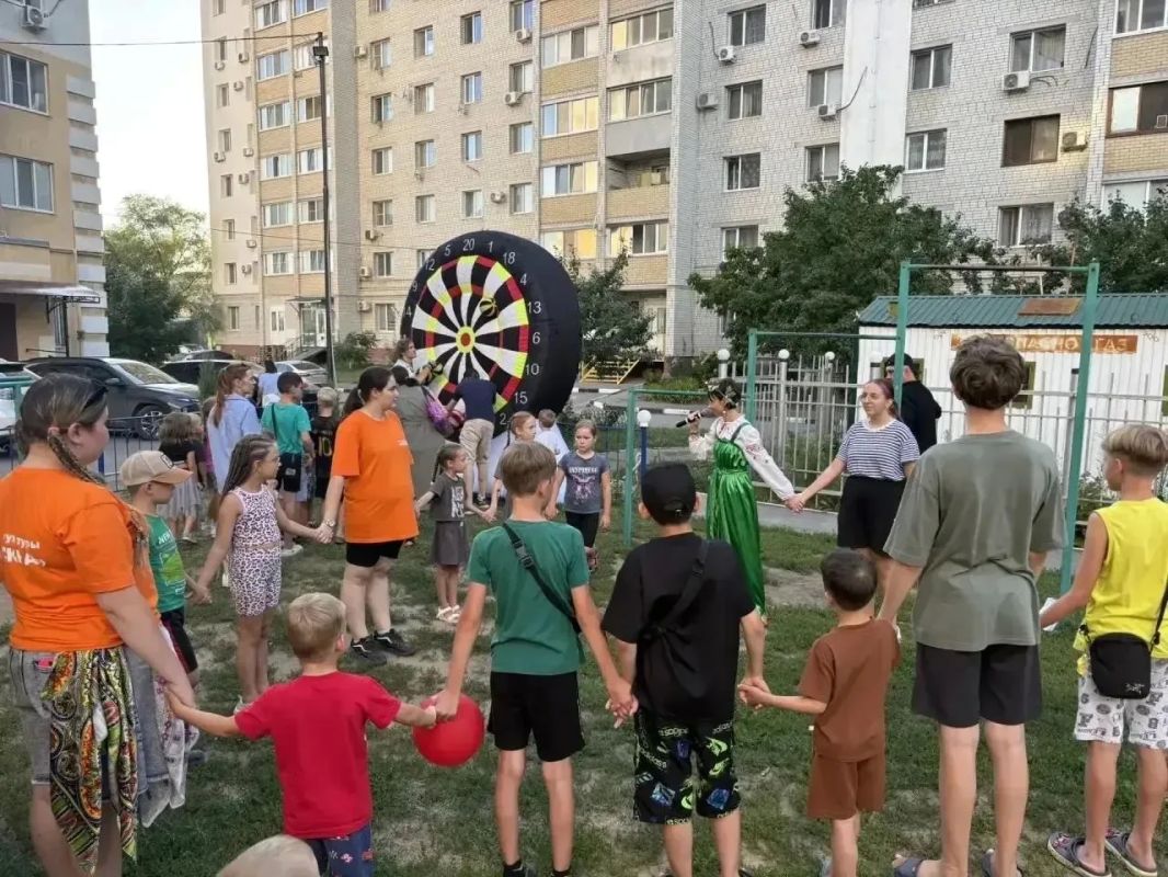 В Энгельсе проходят мероприятия в поддержку фестиваля уличного искусства «ФормAРТ» В Энгельсе проходят мероприятия в поддержку фестиваля уличного искусства «ФормAРТ»