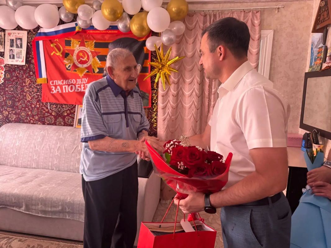 Главы районов поздравили со 100-летним юбилеем ветеранов Великой Отечественной войны Главы районов поздравили со 100-летним юбилеем ветеранов Великой Отечественной войны
