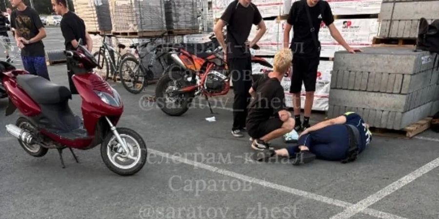 В Саратове водитель питбайка уходил от погони и сбил сотрудника ДПС