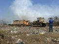 Тлеющий полигон в Энгельсе тушат круглосуточно: открытый огонь сбили