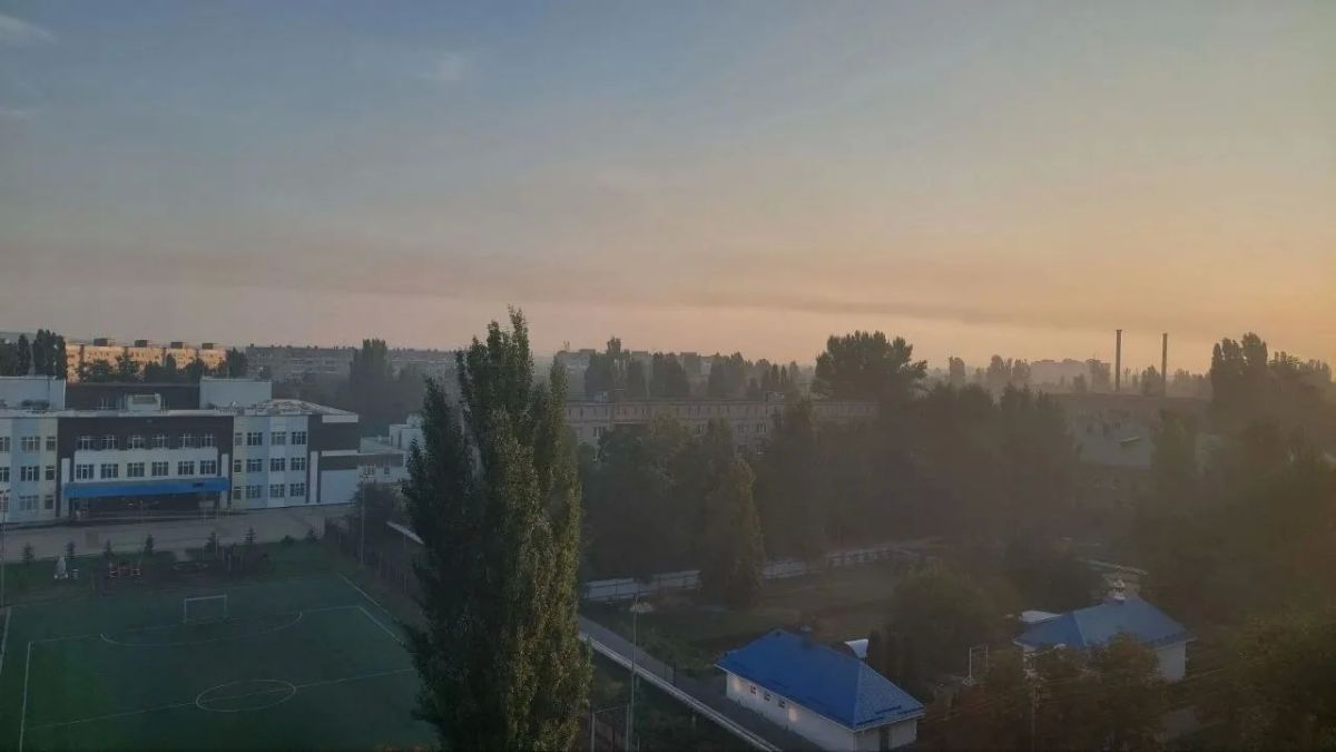 Энгельс в дыму: мусорный полигон тлеет уже несколько дней, вонь на весь город Энгельс в дыму: мусорный полигон тлеет уже несколько дней, вонь на весь город