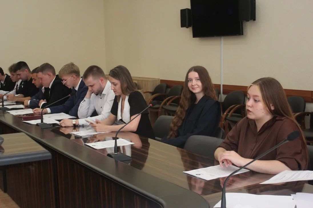 СТАРТ НОВОГО СОЗЫВА. 3 августа на базе СГУ им. Н.Г. Чернышевского состоялось первое организационное заседание нового VII созыва Молодежного Правительства Саратовской области СТАРТ НОВОГО СОЗЫВА. 3 августа на базе СГУ им. Н.Г. Чернышевского состоялось первое организационное заседание нового VII созыва Молодежного Правительства Саратовской области