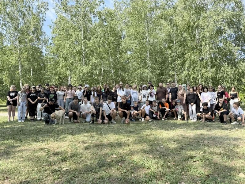 В Энгельсе полицейские и общественники провели «Зарядку со стражем порядка» для отдыхающих детского лагеря В Энгельсе полицейские и общественники провели «Зарядку со стражем порядка» для отдыхающих детского лагеря