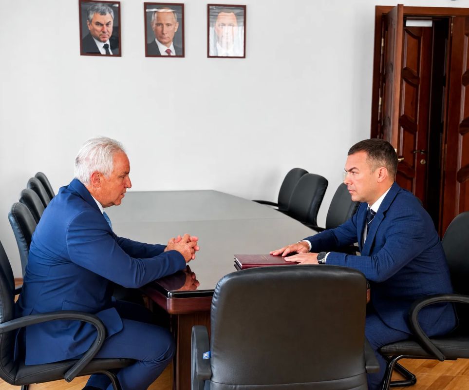 Прокурор Саратовской области Роман Пантелеев провел рабочую встречу с председателем Саратовской областной думы Алексеем Антоновым Прокурор Саратовской области Роман Пантелеев провел рабочую встречу с председателем Саратовской областной думы Алексеем Антоновым