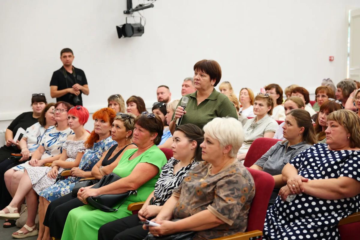 Роман Бусаргин: На встрече с жителями в Аткарском районе обсудили самые острые вопросы и дальнейшие задачи по развитию муниципалитета Роман Бусаргин: На встрече с жителями в Аткарском районе обсудили самые острые вопросы и дальнейшие задачи по развитию муниципалитета