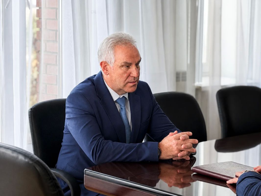 Прокурор Саратовской области Роман Пантелеев провел рабочую встречу с председателем Саратовской областной думы Алексеем Антоновым Прокурор Саратовской области Роман Пантелеев провел рабочую встречу с председателем Саратовской областной думы Алексеем Антоновым
