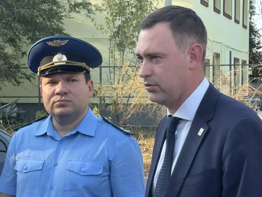 Вместе с прокурором города Энгельса Романом Яценко встретились с жителями п. Прибрежный