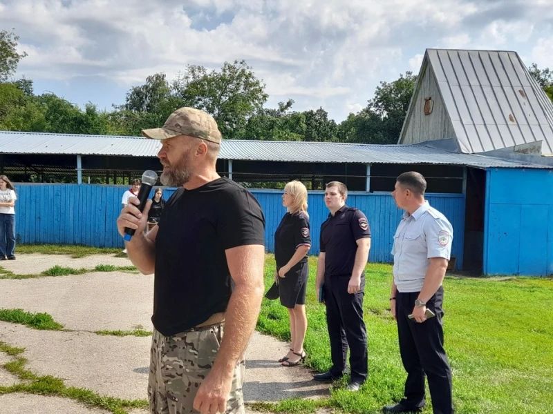 В Петровске полицейские и общественники присоединились к акции #ЗарядкаСоСтражемПорядка В Петровске полицейские и общественники присоединились к акции #ЗарядкаСоСтражемПорядка