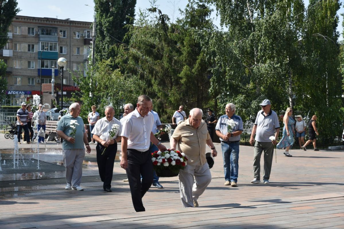 Трудовой подвиг, ставший историей: в Балаково прошло праздничное мероприятие ко Дню строителя Трудовой подвиг, ставший историей: в Балаково прошло праздничное мероприятие ко Дню строителя