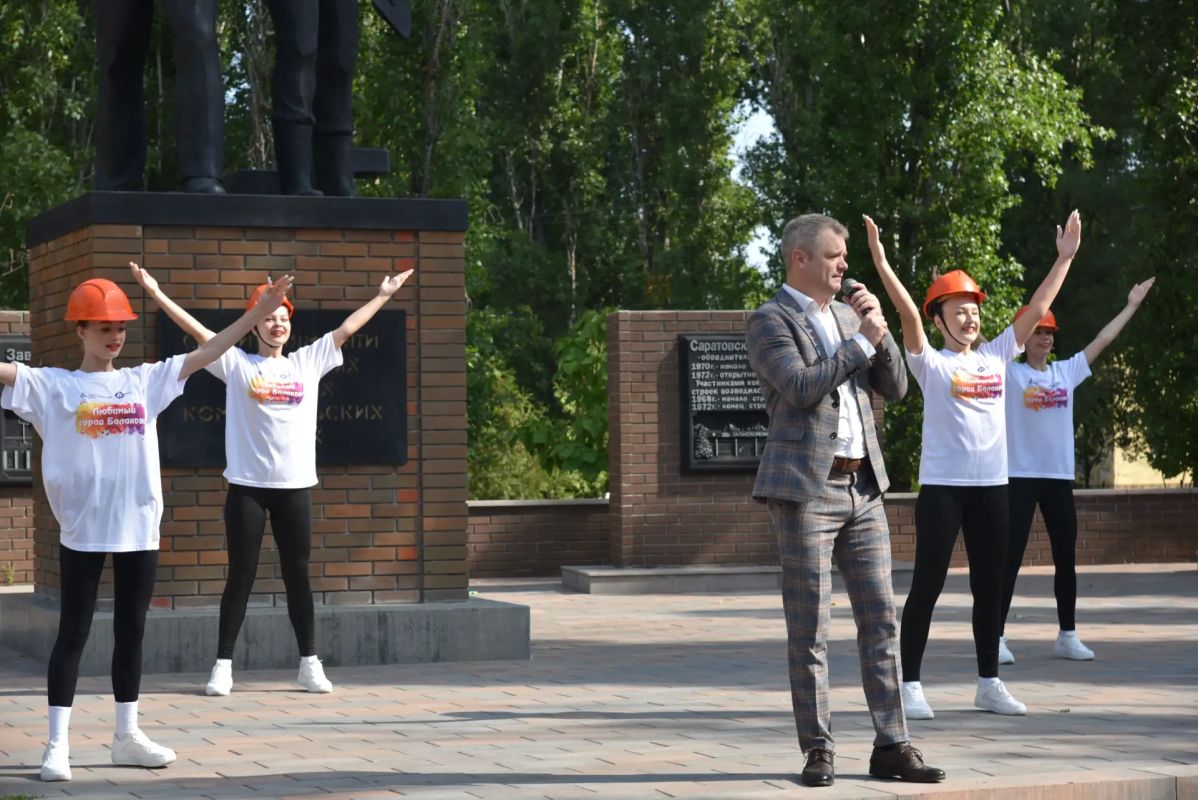 Трудовой подвиг, ставший историей: в Балаково прошло праздничное мероприятие ко Дню строителя Трудовой подвиг, ставший историей: в Балаково прошло праздничное мероприятие ко Дню строителя