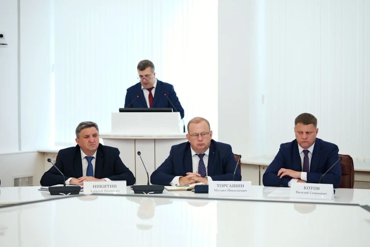 Губернатор Роман Бусаргин провел постоянно действующее совещание с заместителями председателя правительства, министрами, а также главами районов Губернатор Роман Бусаргин провел постоянно действующее совещание с заместителями председателя правительства, министрами, а также главами районов
