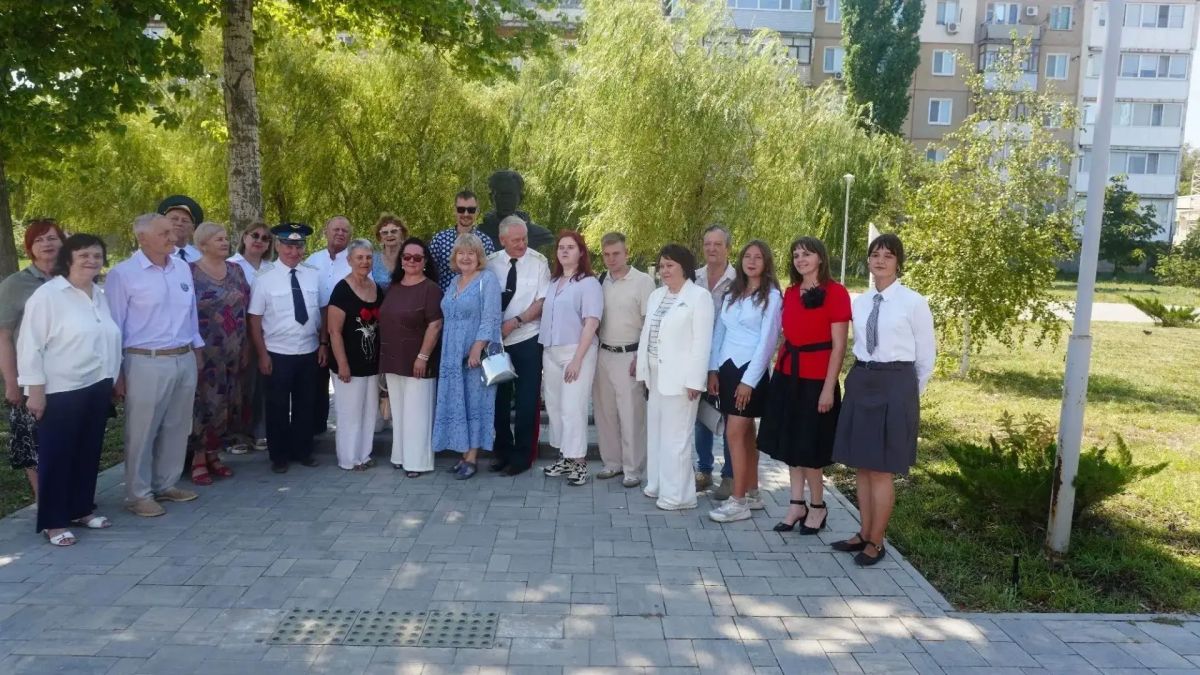 В Красном Куте отметили космический юбилей Германа Титова В Красном Куте отметили космический юбилей Германа Титова