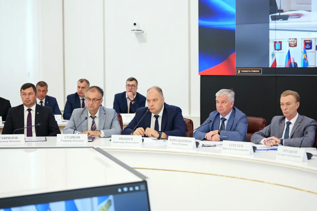 Губернатор Роман Бусаргин провел постоянно действующее совещание с заместителями председателя правительства, министрами, а также главами районов Губернатор Роман Бусаргин провел постоянно действующее совещание с заместителями председателя правительства, министрами, а также главами районов