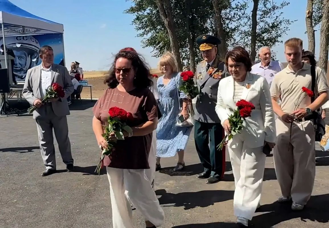#ИсторияСГеографией В Саратовской области полицейские обеспечили охрану общественного порядка во время торжества в честь 65-летия первого в мире суточного космического полёта и благополучного возвращения на Землю Второго... #ИсторияСГеографией В Саратовской области полицейские обеспечили охрану общественного порядка во время торжества в честь 65-летия первого в мире суточного космического полёта и благополучного возвращения на Землю Второго...