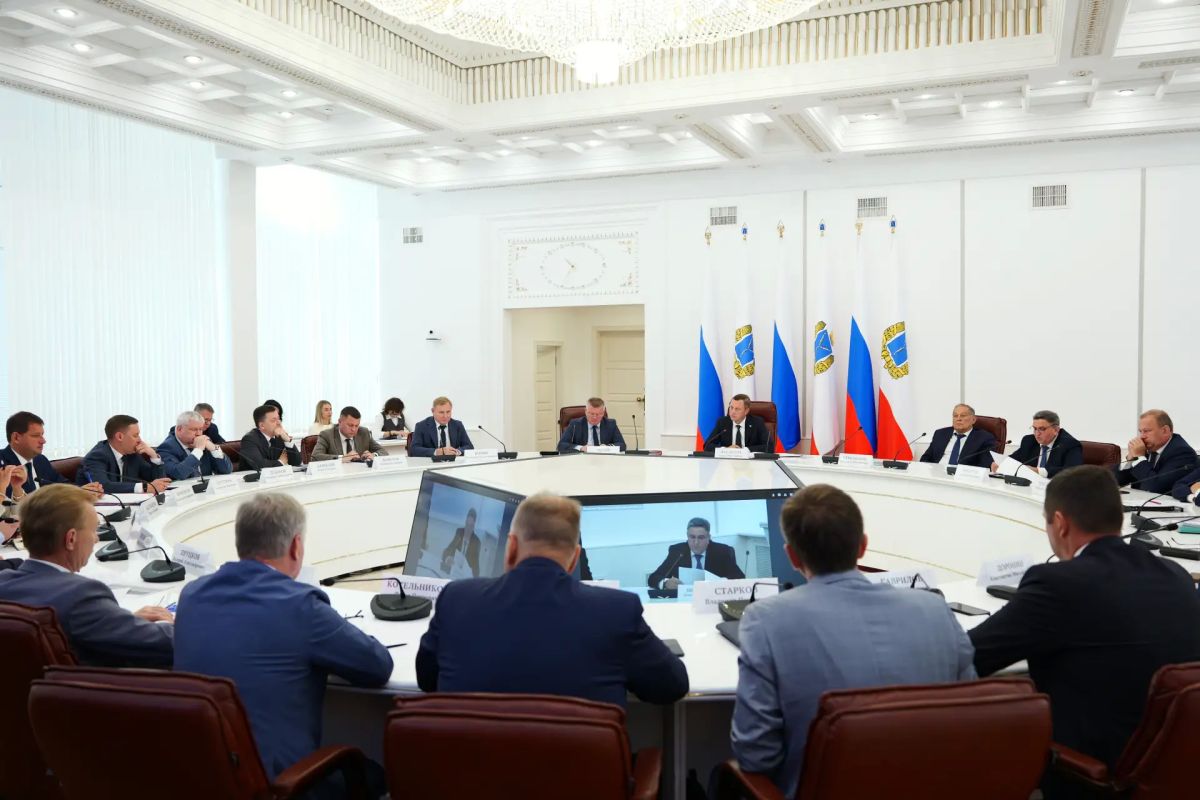 Губернатор Роман Бусаргин провел постоянно действующее совещание с заместителями председателя правительства, министрами, а также главами районов Губернатор Роман Бусаргин провел постоянно действующее совещание с заместителями председателя правительства, министрами, а также главами районов