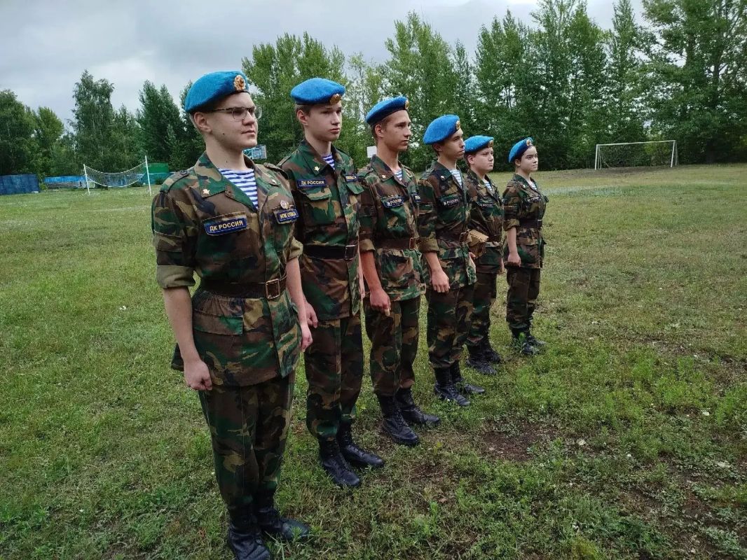 Ветераны ВМФ и ВДВ провели урок мужества Ветераны ВМФ и ВДВ провели урок мужества
