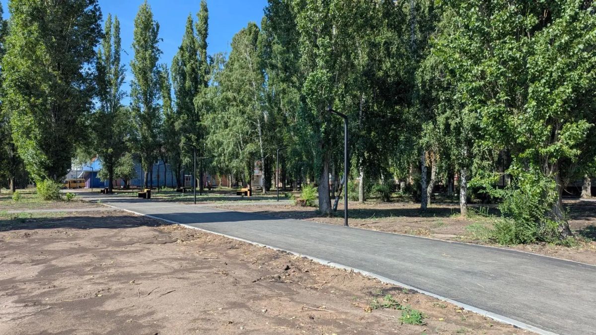 Завершается благоустройство сквера у «Золушки» на проспекте Героев Завершается благоустройство сквера у «Золушки» на проспекте Героев