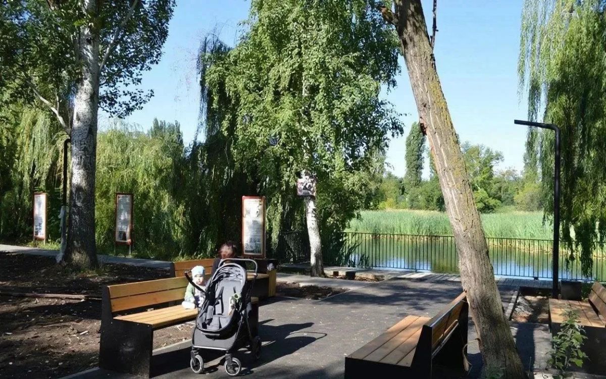 Территория Больничных прудов становится комфортнее и обустроеннее Территория Больничных прудов становится комфортнее и обустроеннее