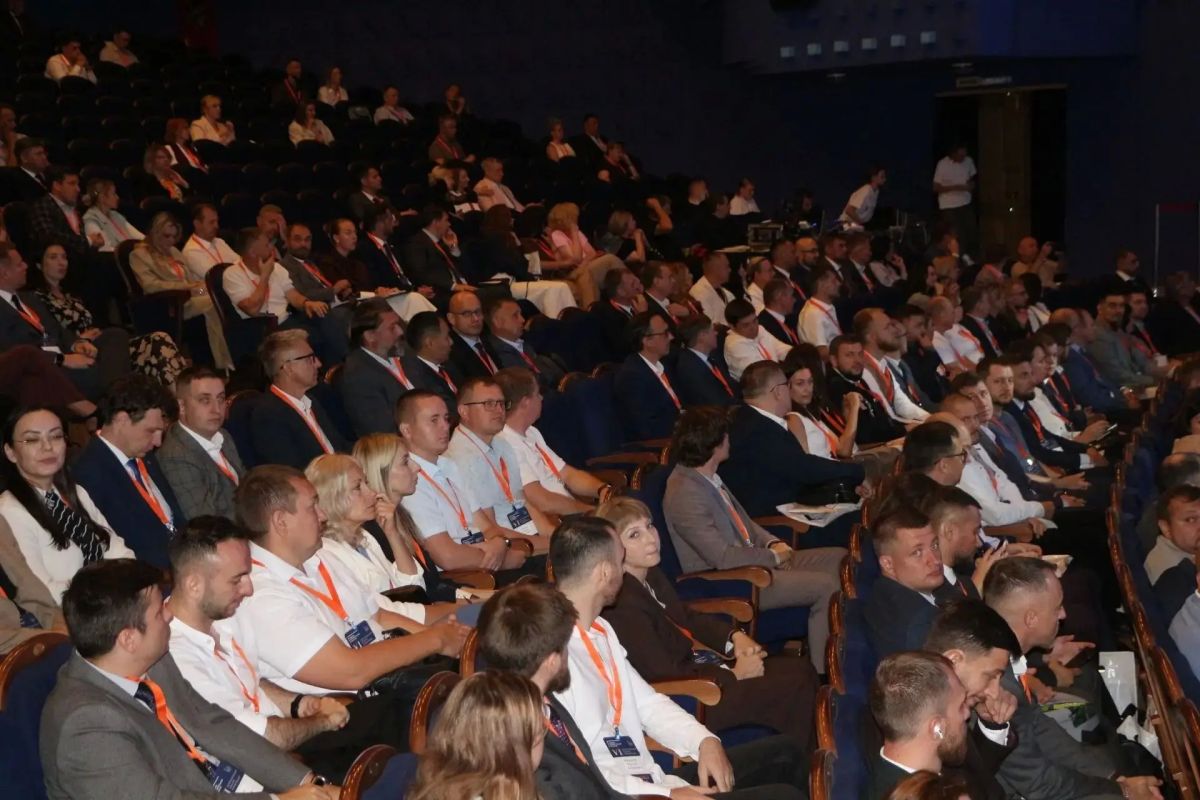 Александр Моор призвал финалистов конкурса «Лидеры строительной отрасли» предлагать идеи для развития России Александр Моор призвал финалистов конкурса «Лидеры строительной отрасли» предлагать идеи для развития России