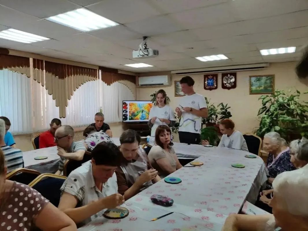 В Энгельсском доме-интернате для престарелых и инвалидов состоялся первый этап реализации молодежного проекта «Забота без границ» В Энгельсском доме-интернате для престарелых и инвалидов состоялся первый этап реализации молодежного проекта «Забота без границ»