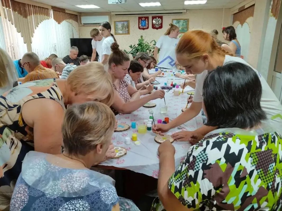 В Энгельсском доме-интернате для престарелых и инвалидов состоялся первый этап реализации молодежного проекта «Забота без границ» В Энгельсском доме-интернате для престарелых и инвалидов состоялся первый этап реализации молодежного проекта «Забота без границ»