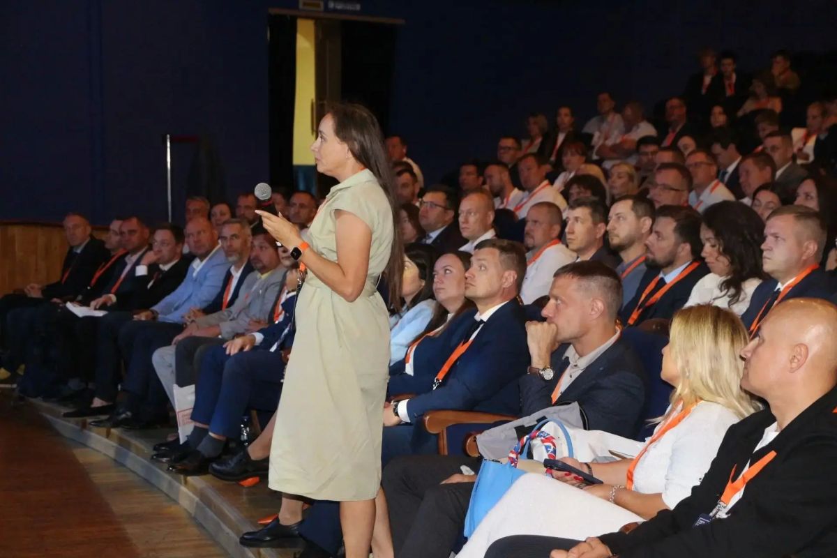 Александр Моор призвал финалистов конкурса «Лидеры строительной отрасли» предлагать идеи для развития России Александр Моор призвал финалистов конкурса «Лидеры строительной отрасли» предлагать идеи для развития России