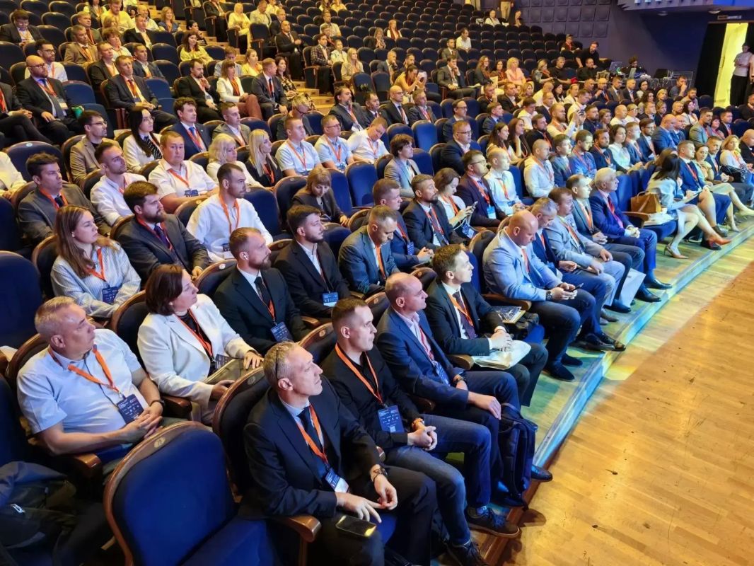 Александр Моор призвал финалистов конкурса «Лидеры строительной отрасли» предлагать идеи для развития России Александр Моор призвал финалистов конкурса «Лидеры строительной отрасли» предлагать идеи для развития России