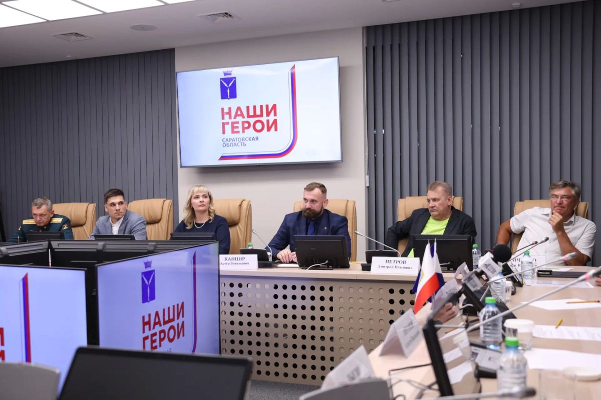 Председатель Саратовской областной Думы Алексей Антонов провел рабочее совещание, посвященное реализации программы «Наши герои» Председатель Саратовской областной Думы Алексей Антонов провел рабочее совещание, посвященное реализации программы «Наши герои»