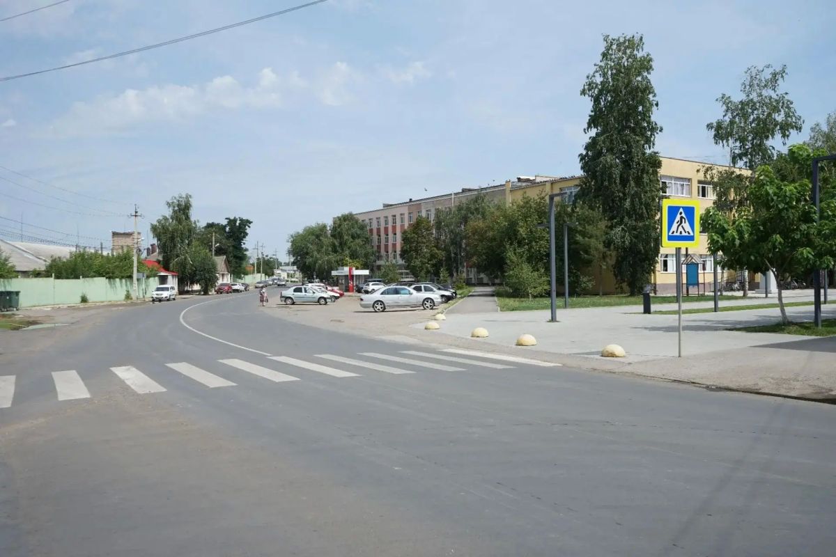 В Саратовской области ремонтируют дороги 16 образовательным учреждениям