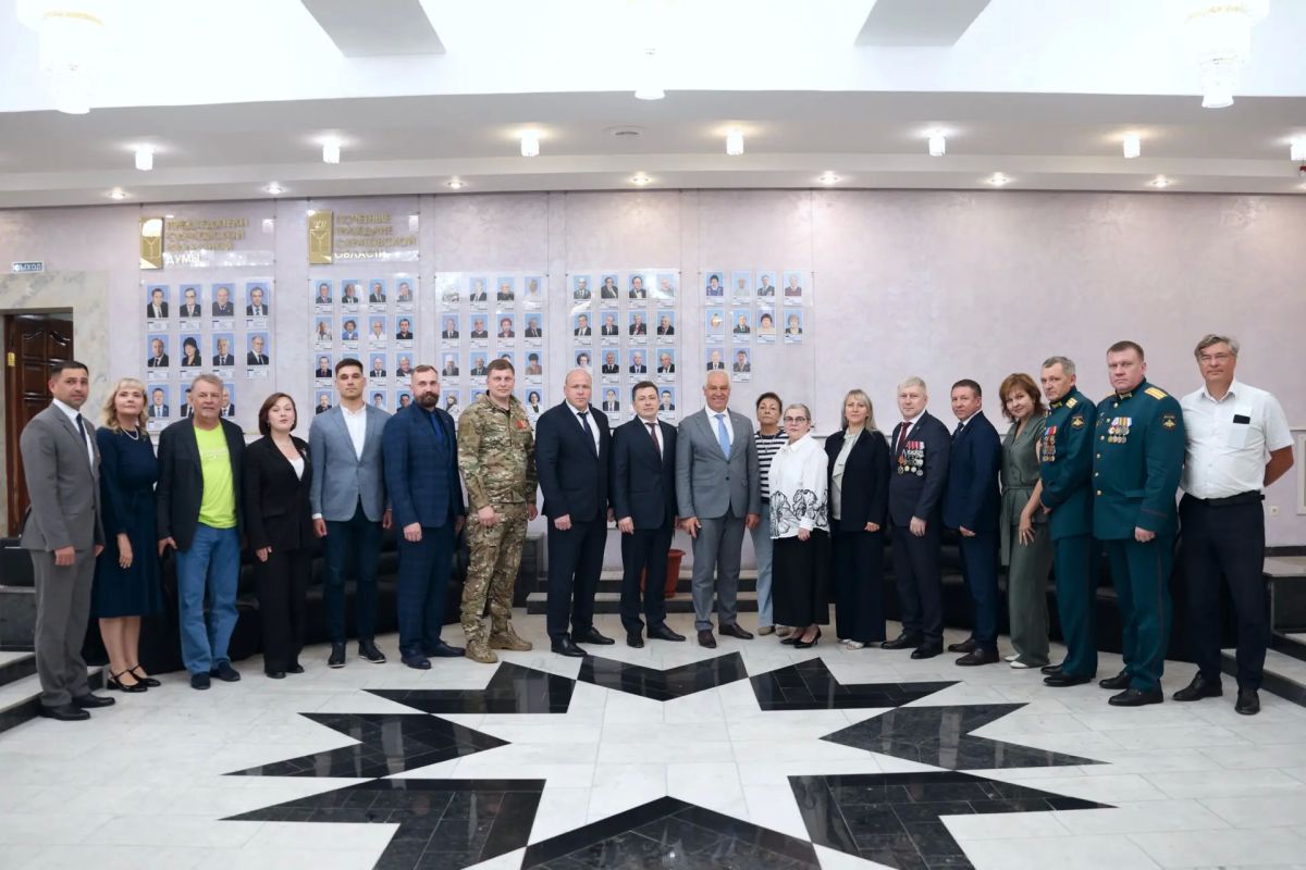 Председатель Саратовской областной Думы Алексей Антонов провел рабочее совещание, посвященное реализации программы «Наши герои» Председатель Саратовской областной Думы Алексей Антонов провел рабочее совещание, посвященное реализации программы «Наши герои»