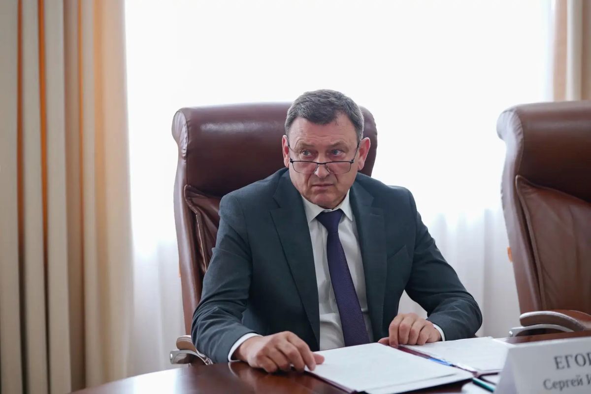Губернатор Саратовской области Роман Бусаргин на встрече с новым главой Вольского района Сергеем Егоровым обозначил главные приоритеты развития территории Губернатор Саратовской области Роман Бусаргин на встрече с новым главой Вольского района Сергеем Егоровым обозначил главные приоритеты развития территории