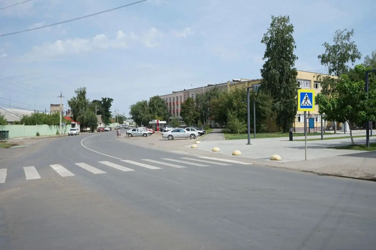 В Саратовской области обновят дороги к 16 школам и вузам