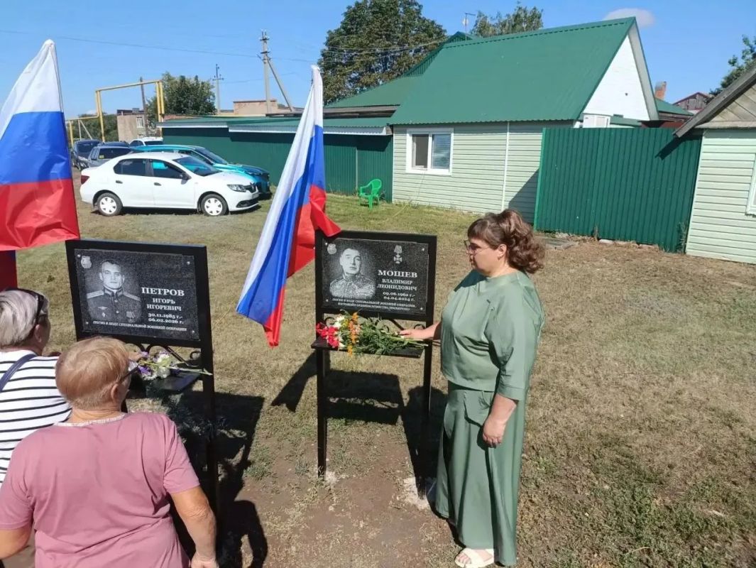 В селе Еланка Быково-Отрогского МО состоялось торжественное открытие Аллеи памяти землякам – участникам специальной военной операции В селе Еланка Быково-Отрогского МО состоялось торжественное открытие Аллеи памяти землякам – участникам специальной военной операции
