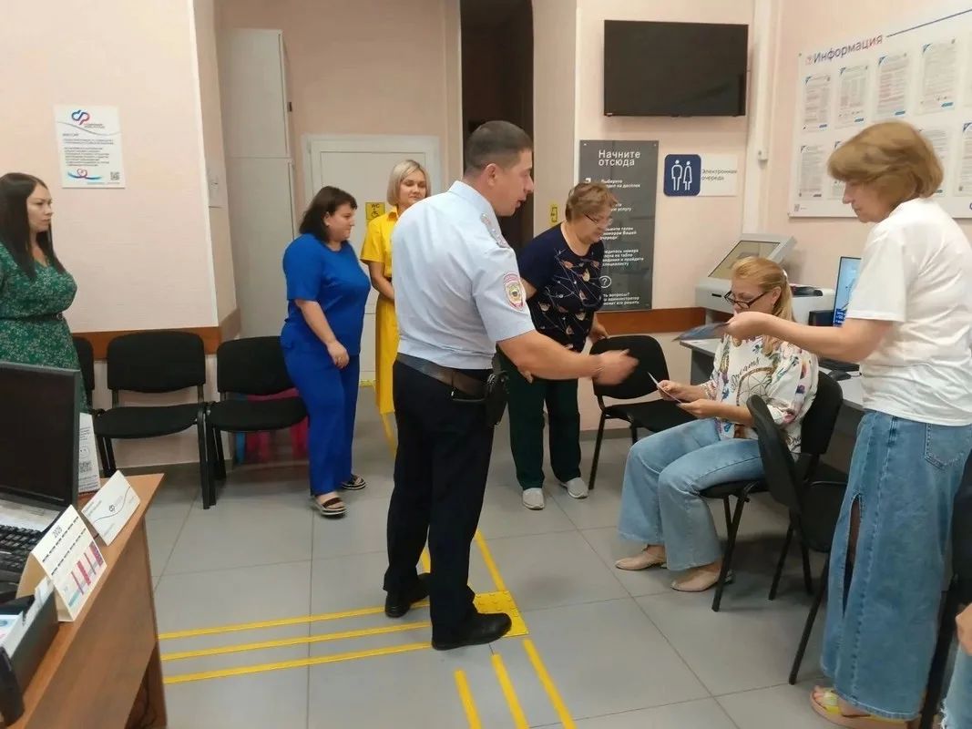 Полицейские предупредили жителей Петровска о мошенниках Полицейские предупредили жителей Петровска о мошенниках