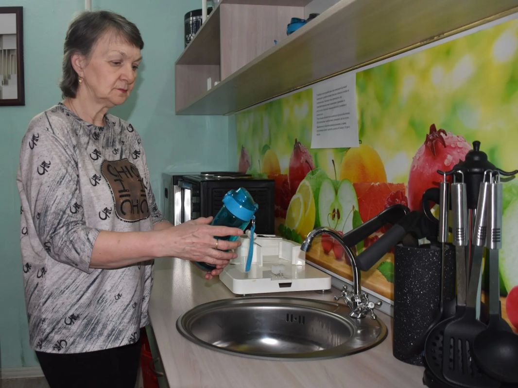 «Учебная кухня»: готовить с помощью адаптивной посуды учат аткарских пенсионеров «Учебная кухня»: готовить с помощью адаптивной посуды учат аткарских пенсионеров