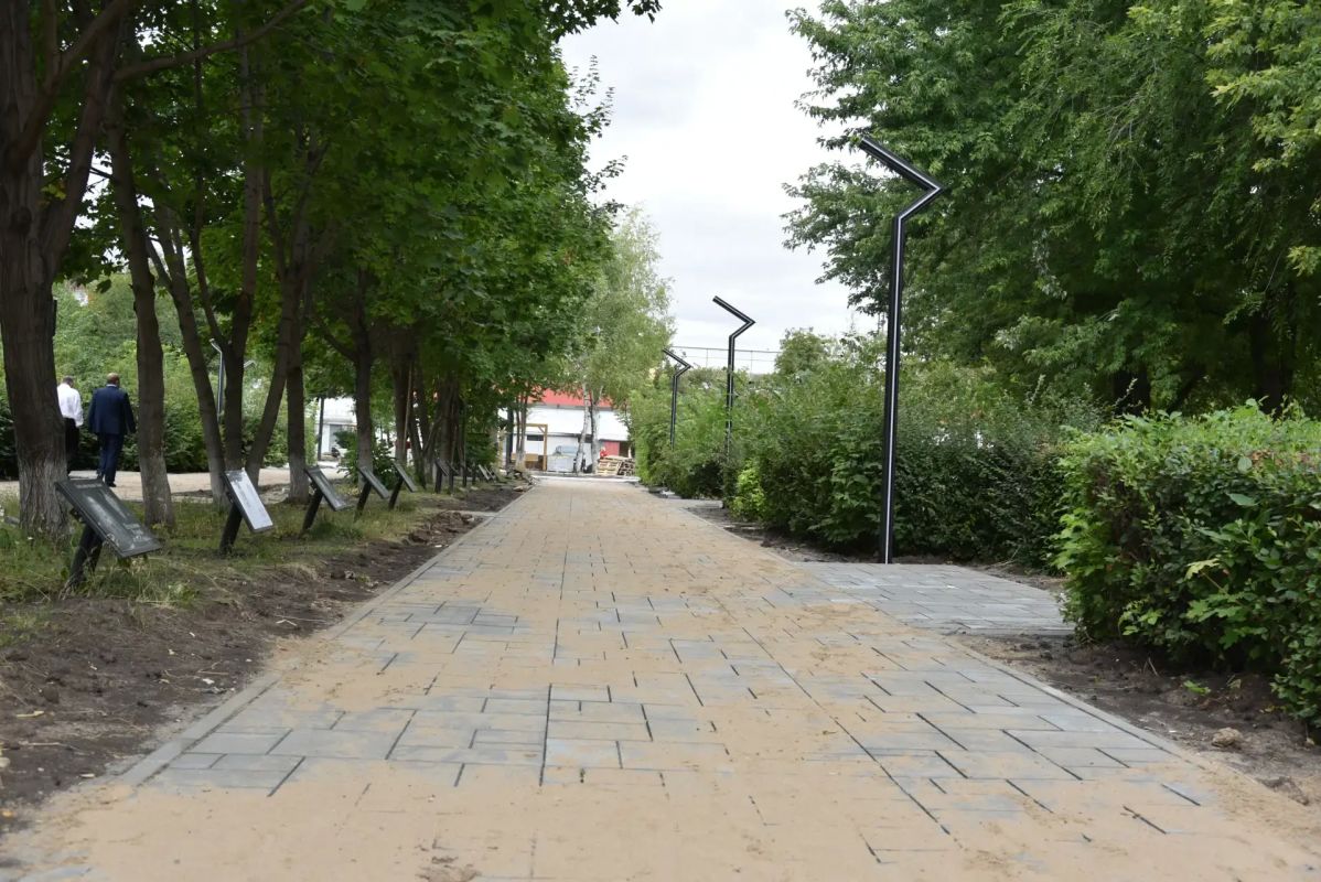 В сквере имени Вячеслава Малярова продолжаются работы по благоустройству В сквере имени Вячеслава Малярова продолжаются работы по благоустройству