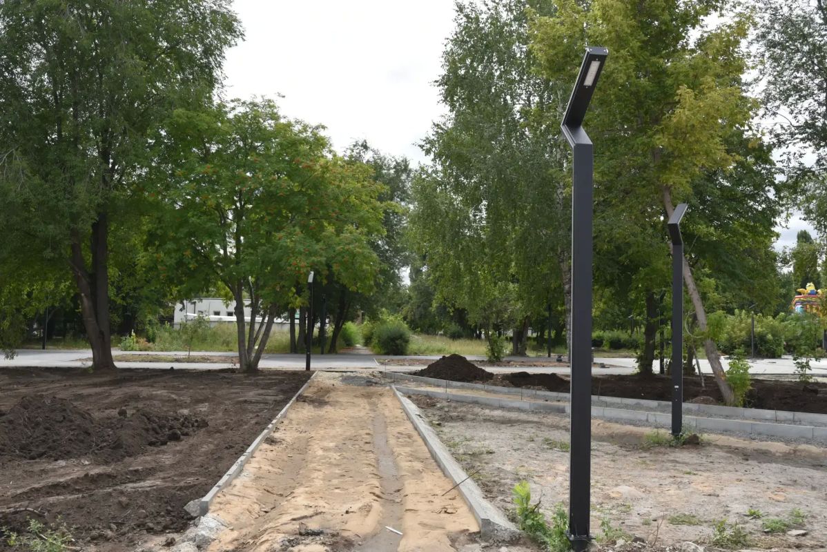 В сквере имени Вячеслава Малярова продолжаются работы по благоустройству В сквере имени Вячеслава Малярова продолжаются работы по благоустройству
