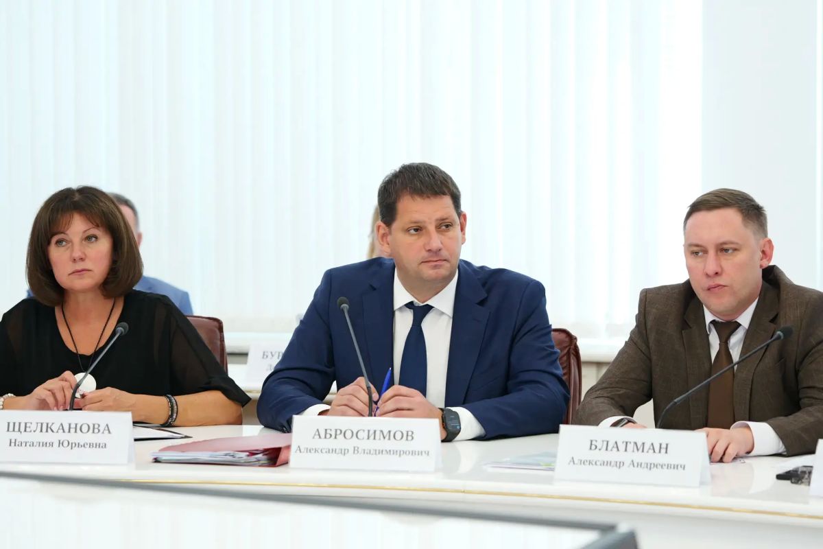 Губернатор Роман Бусаргин провел постоянно действующее совещание с заместителями председателя правительства, министрами, а также главами районов Губернатор Роман Бусаргин провел постоянно действующее совещание с заместителями председателя правительства, министрами, а также главами районов