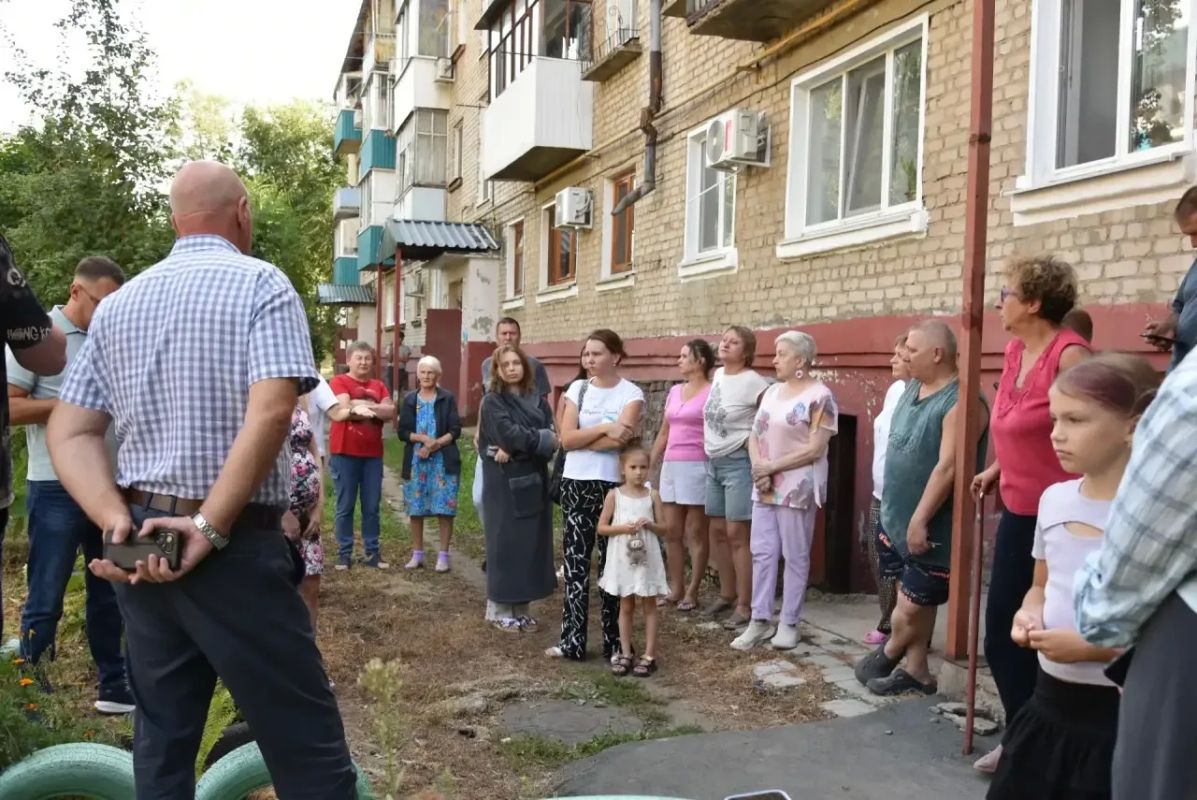 По поручению главы Балаковского района Сергея Барулина в Балаково прошел поквартирный обход в домах, где отключили газ и выявили нарушения По поручению главы Балаковского района Сергея Барулина в Балаково прошел поквартирный обход в домах, где отключили газ и выявили нарушения