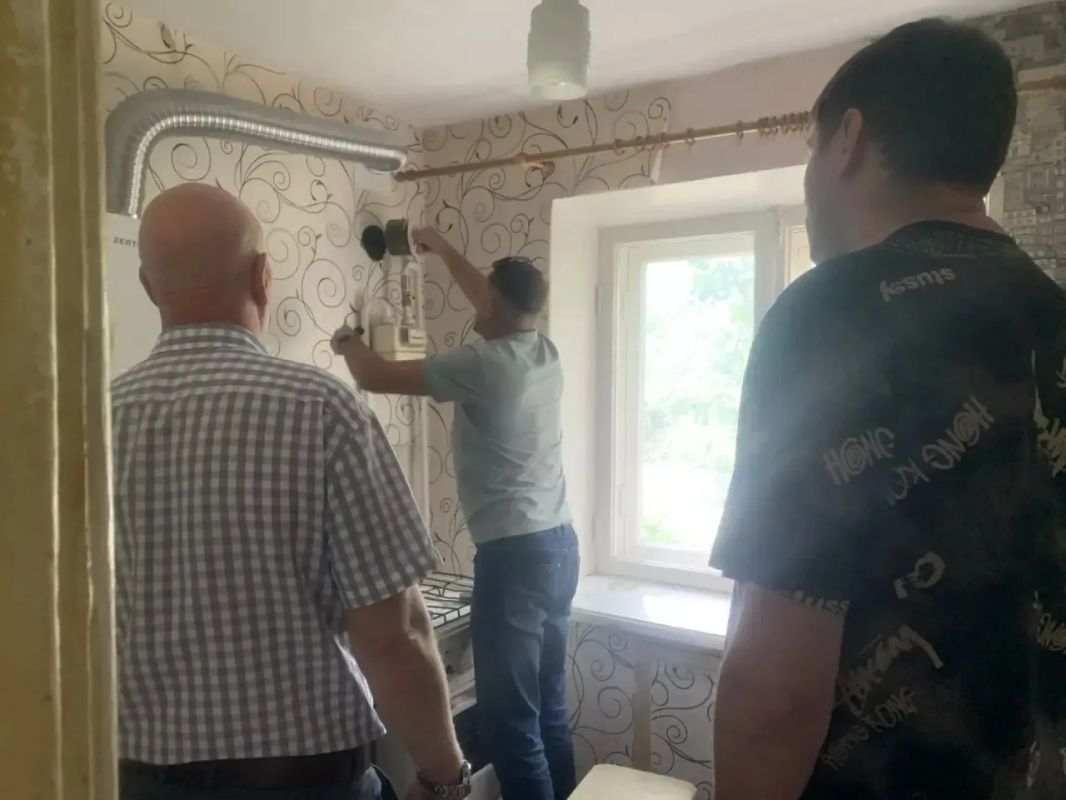 По поручению главы Балаковского района Сергея Барулина в Балаково прошел поквартирный обход в домах, где отключили газ и выявили нарушения По поручению главы Балаковского района Сергея Барулина в Балаково прошел поквартирный обход в домах, где отключили газ и выявили нарушения