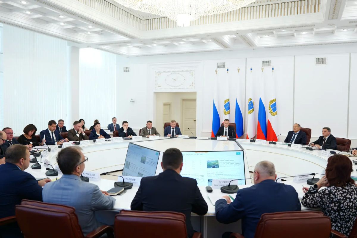 Губернатор Роман Бусаргин провел постоянно действующее совещание с заместителями председателя правительства, министрами, а также главами районов
