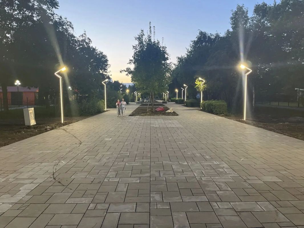 В сквере имени Малярова теперь светло в темное время суток В сквере имени Малярова теперь светло в темное время суток