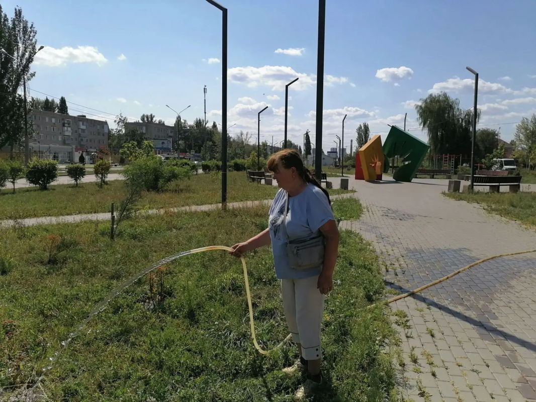Работы по благоустройству общественных территорий продолжаются Работы по благоустройству общественных территорий продолжаются