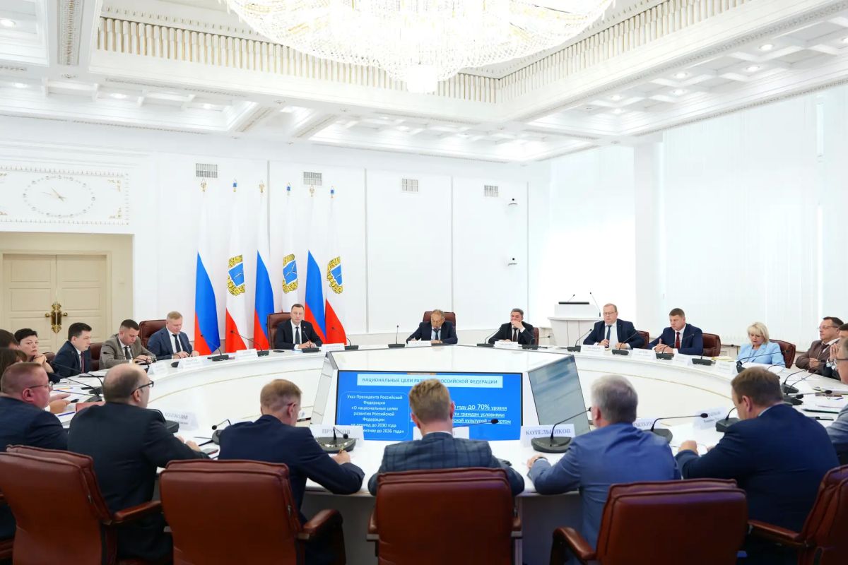 Губернатор Роман Бусаргин провел постоянно действующее совещание с заместителями председателя правительства, министрами, а также главами районов Губернатор Роман Бусаргин провел постоянно действующее совещание с заместителями председателя правительства, министрами, а также главами районов