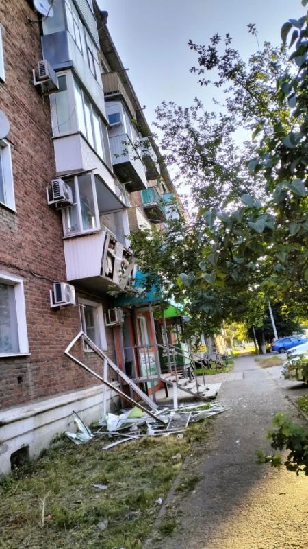 В Балашове выбило дверь квартиры от разрыва скороварки В Балашове выбило дверь квартиры от разрыва скороварки